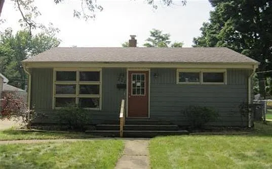222 Emma St photo 1