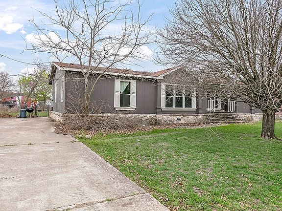 2nd image of 126 Cypress Falls Dr