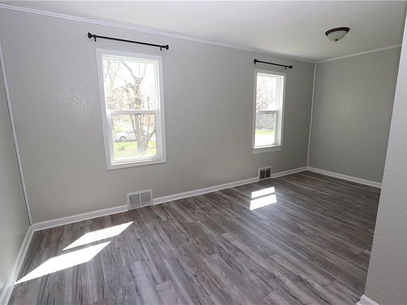 3rd image of 214 W #S