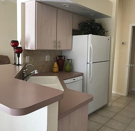 5th image of 325 W Ann St