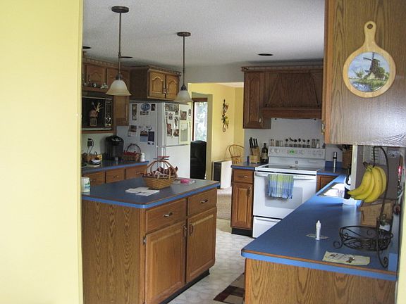 5th image of 91 Frost Hill Ave