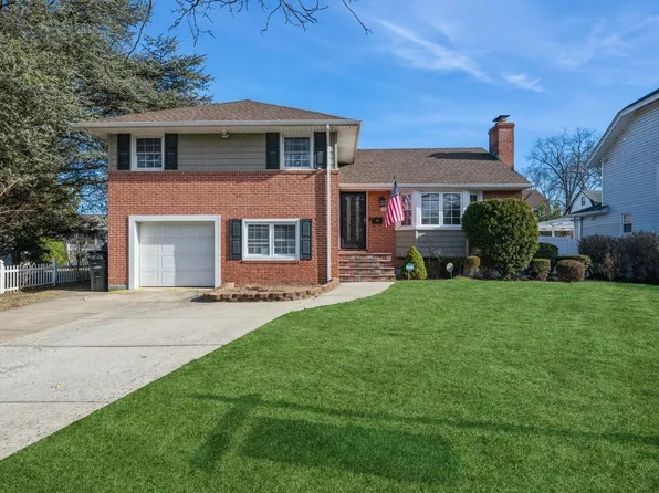 150 Wallace Street, Freeport, NY 11520