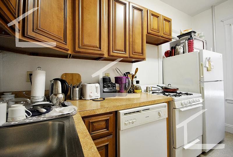 1st image of 15 Melvin Ave APT 03