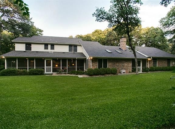3rd image of 1475 Oak Ln