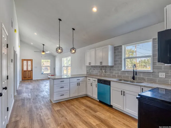 701 FT CLARK RD, Uvalde, TX 78801