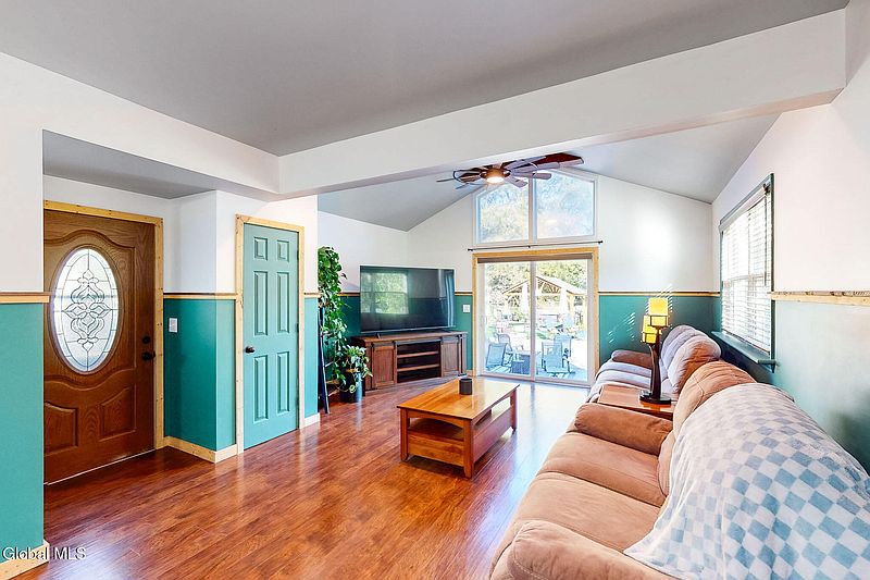 4th image of 1123 Laural Lane