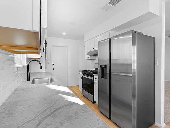 4th image of 6321 Leslie Pl NE