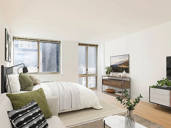 2nd image of 400 W 37th St APT 14M
