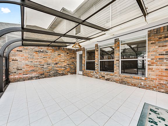 3rd image of 4233 Castlemaine Ln