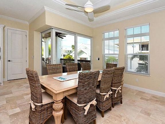 4th image of 1025 Crescent St #1025