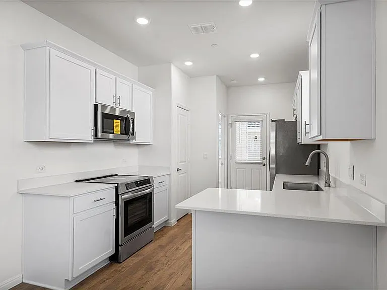 2536 Violet Theo Ln — Photo 15