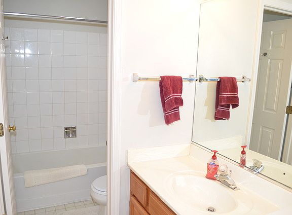 5th image of 1315 Lazy Hollow Ct