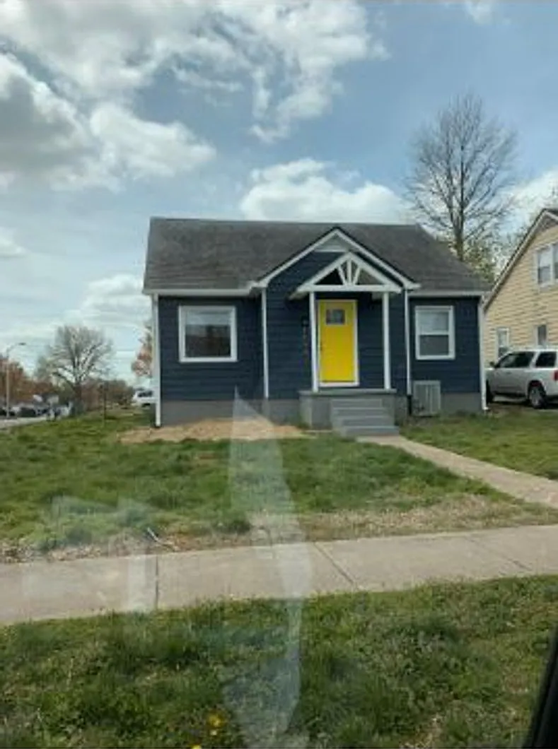 Cozy 4 bedroom 2 Bath home in Lexington KY — Photo 2
