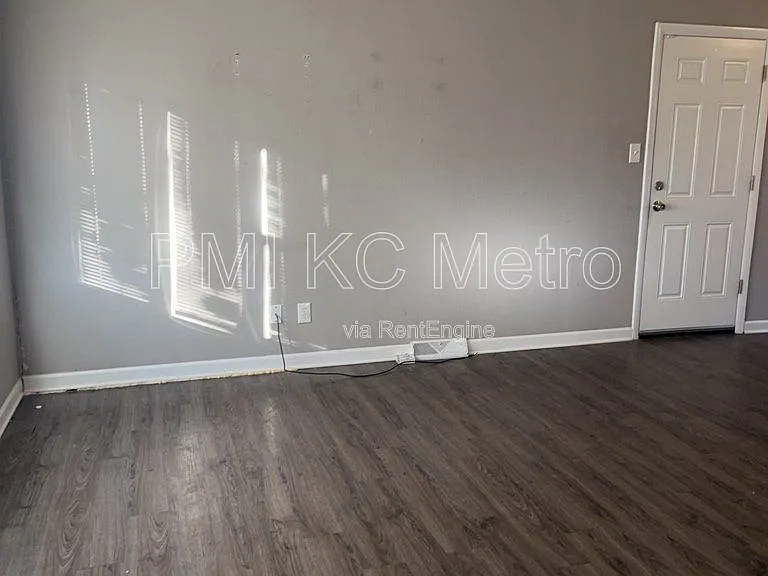 8304 E 110th Ter — Photo 5