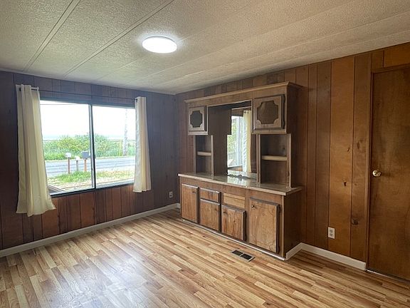 5th image of 102 W Veterans Ave