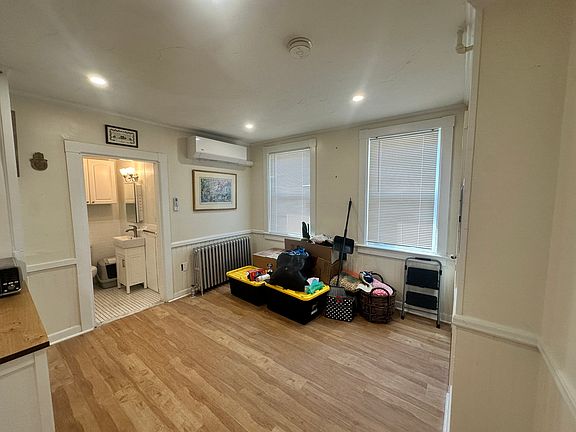 3rd image of 411 Adams St APT 3