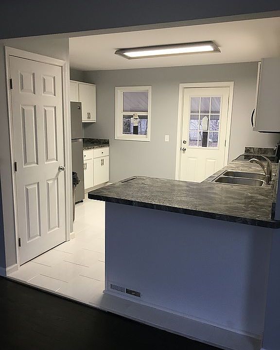 1st image of 837 Warwick Dr