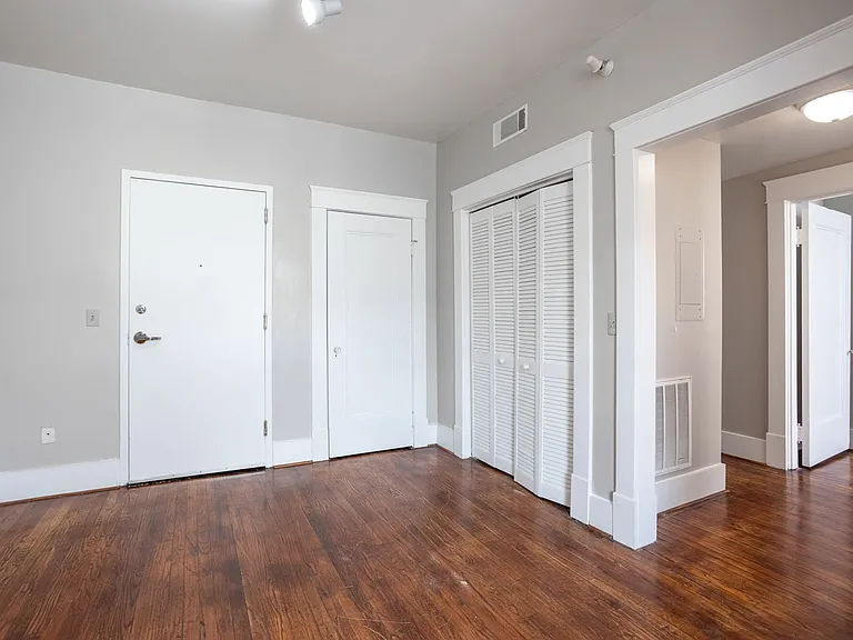 Katherine Court Apartments — Photo 31