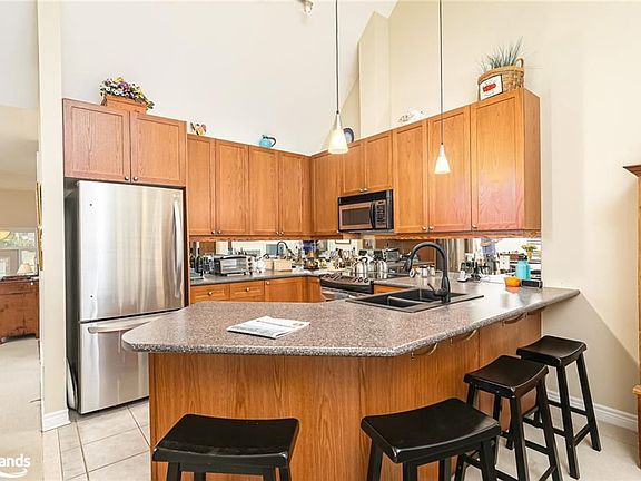 5th image of 15 Green Briar Dr
