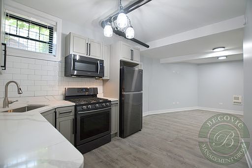 2nd image of 1062 W Glenlake Ave