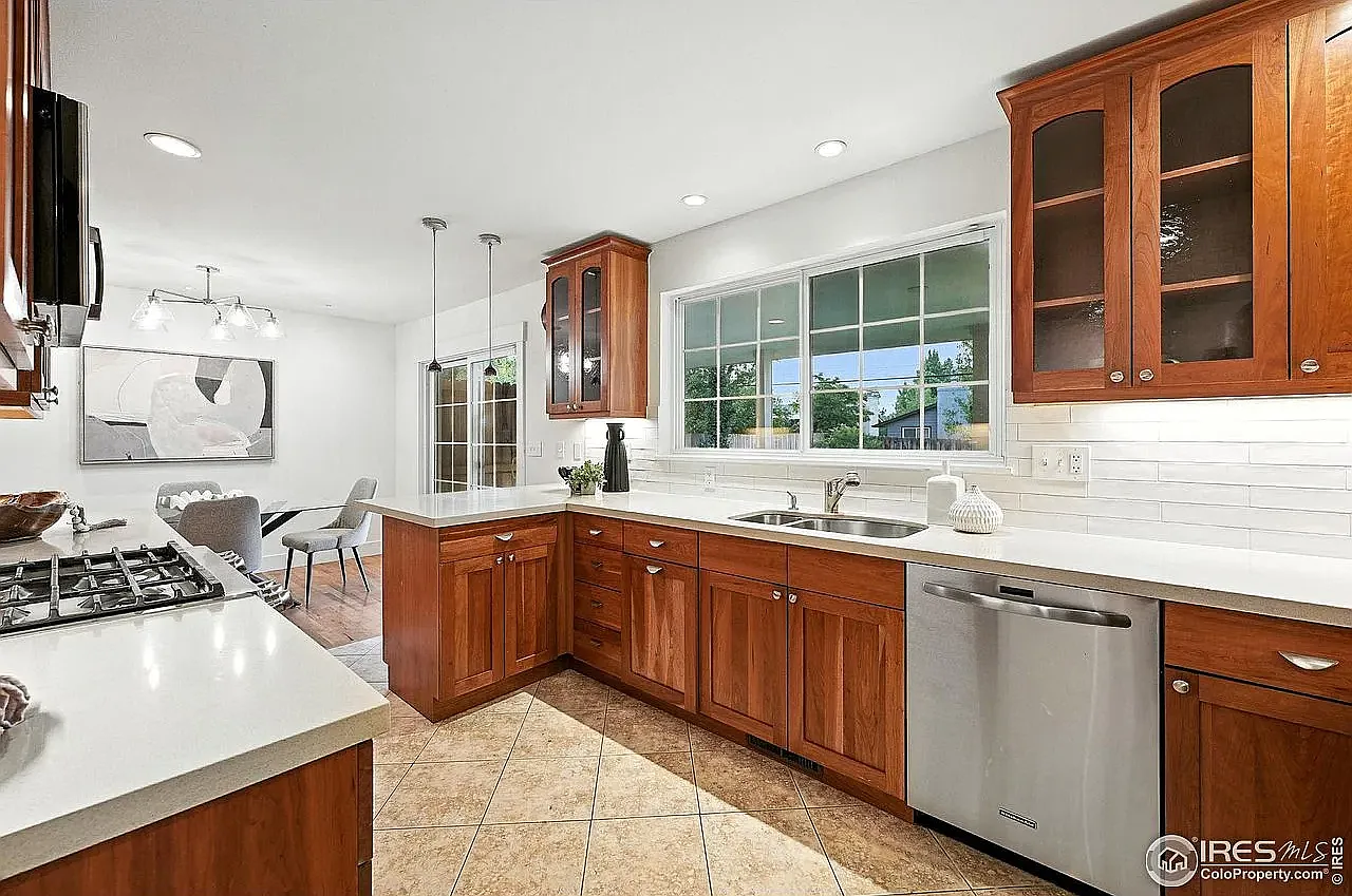 6 bed, 2721 sqft, $6,000 — Photo 4