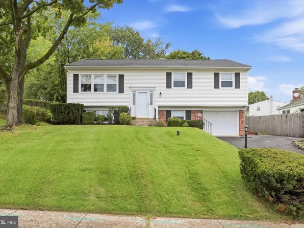 1701 N Gravers Rd, Plymouth Meeting, PA 19462