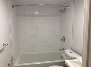 399 Dupont St #104, Toronto, ON M5R 1W3