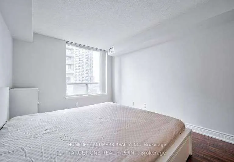 35 Empress Ave — Photo 2