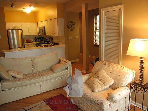 5th image of 3153 N Southport Ave
