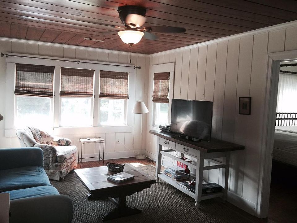1st image of 215 Charleston Blvd