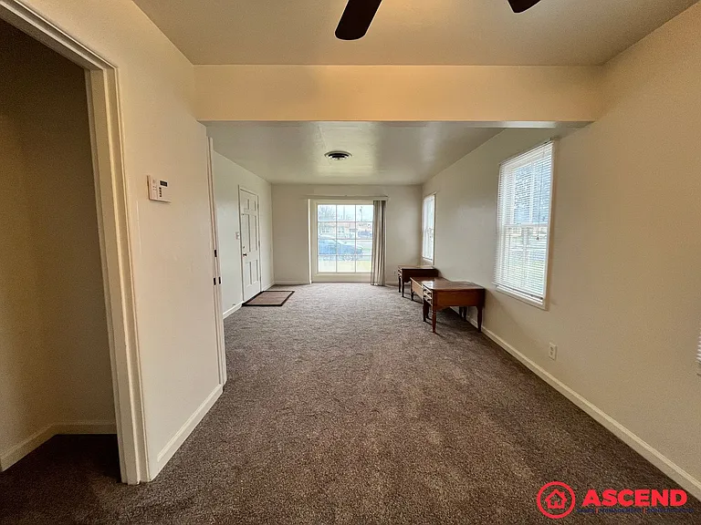 1305 S Chester Ave — Photo 3