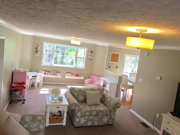 5th image of 112 Pepperbush Ln