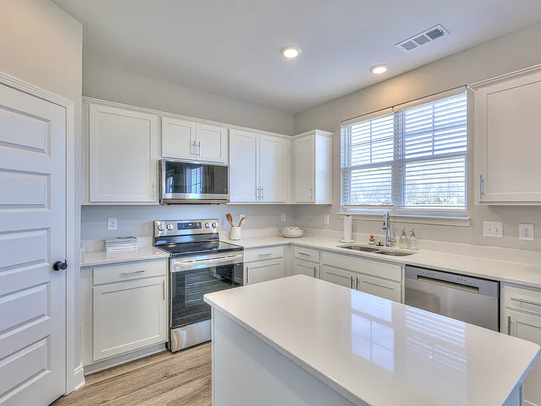 2762 Residences — Photo 13