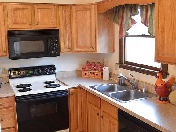 3rd image of 807 Gloucester Dr