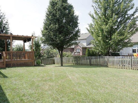 3rd image of 2712 Red Leaf Dr