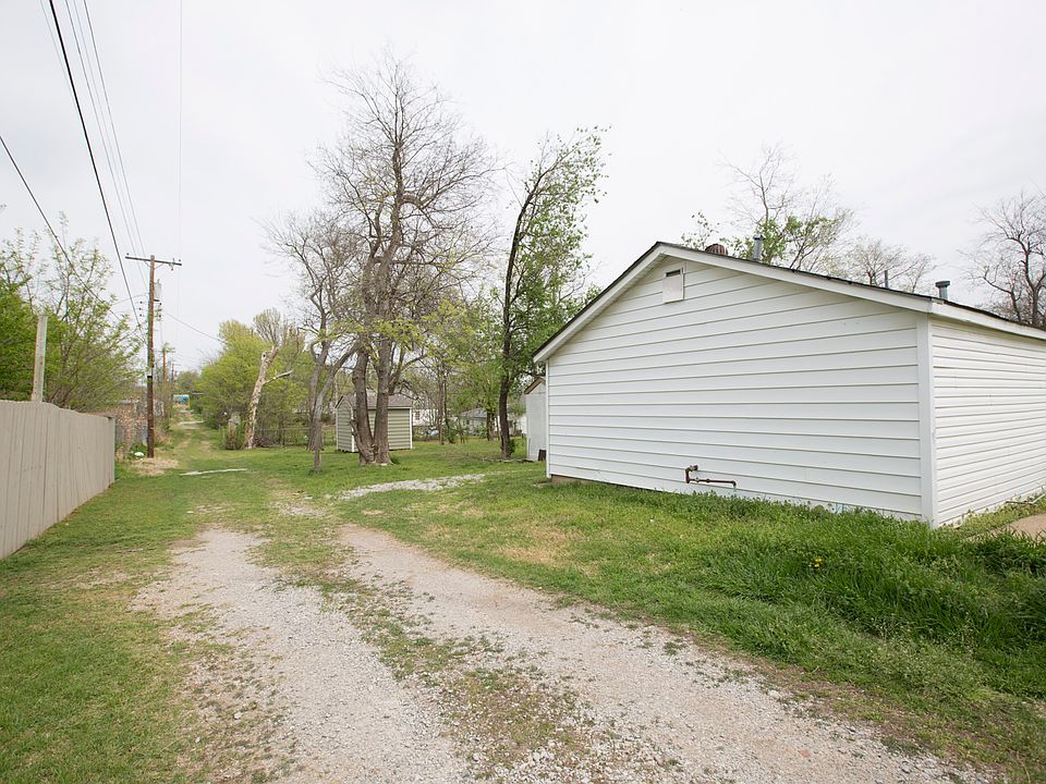 2nd image of 1105 E Haskell Pl