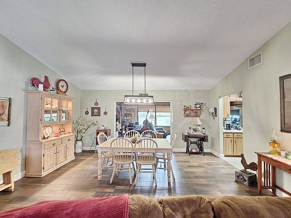 3rd image of 3701 SE 25th St