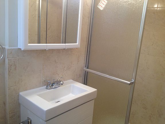 5th image of 3024 42nd St APT 3L