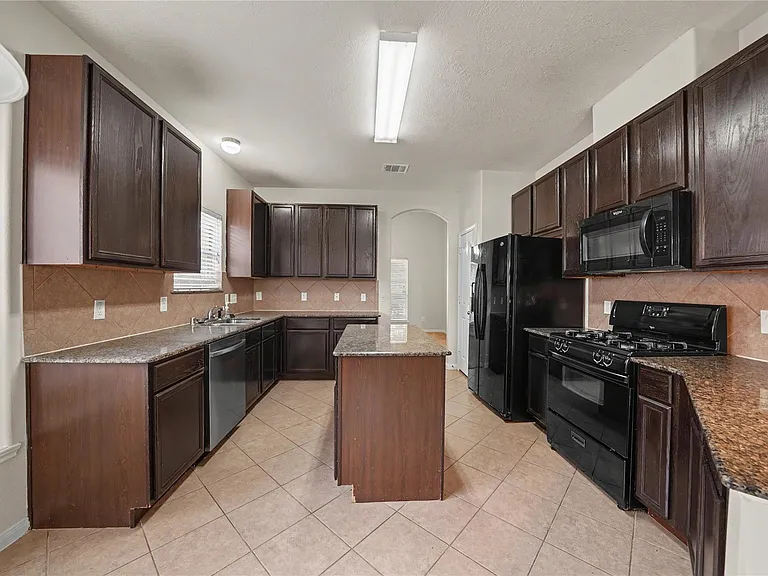 10035 Arcadian Springs Ln — Photo 4