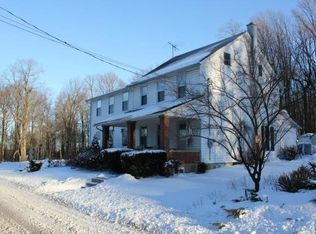 6554 Sweetwood Dr, Macungie, PA 18062