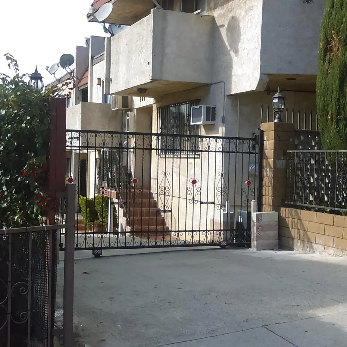 1443 Lake Shore Ave — Photo 4