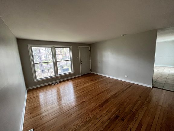 3rd image of 15531 Minerva Ave