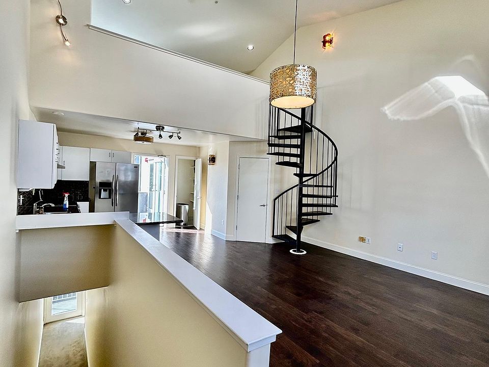 3rd Floor - Living/ Kitchen, Pantry / Full Bath