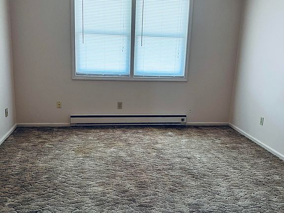 4th image of 202 East St #9