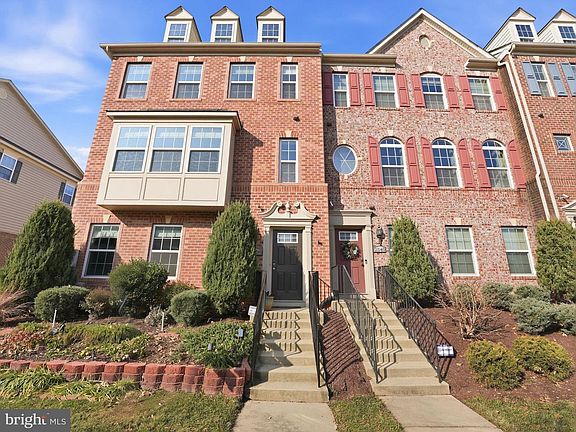 2nd image of 2538 Baldwin Cres NE