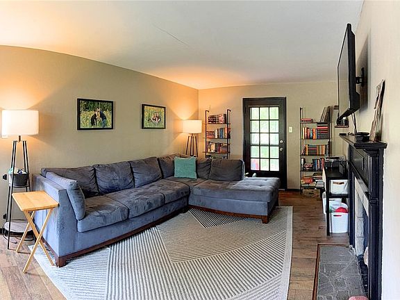 3rd image of 5251 Fieldcrest Dr