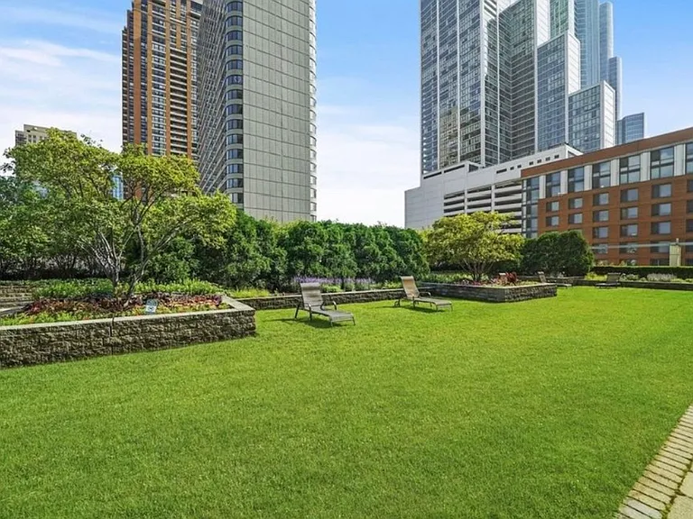 1250 S Michigan Ave #510 — Photo 18
