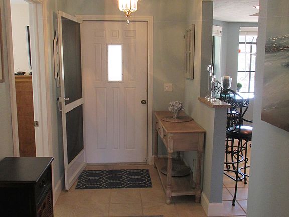 2nd image of 402 Pine Hollow Cir #402