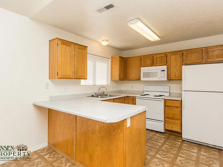 1042 N 1340 West Cir #1 — Photo 7