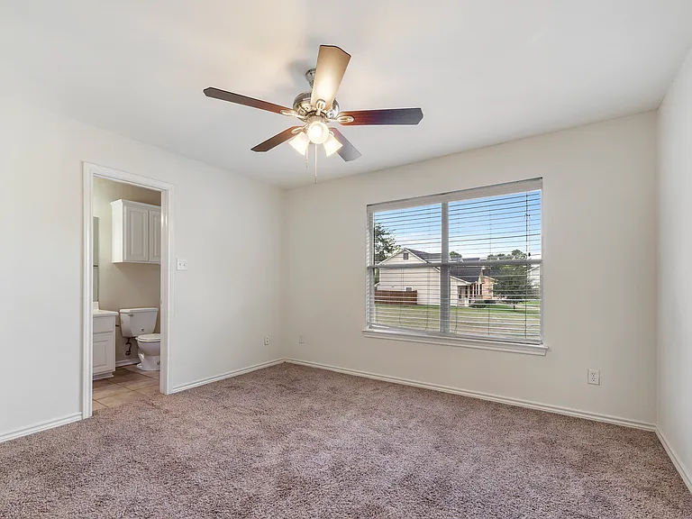1720 Boardwalk Ct — Photo 17
